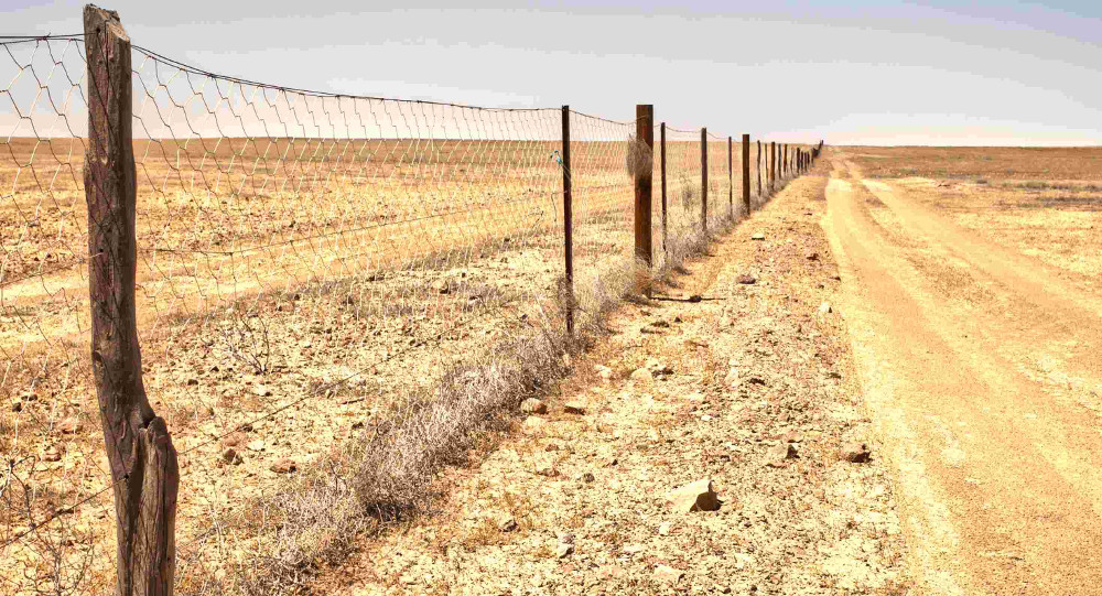 Outback Dingo fence, longest fence in world, Australia