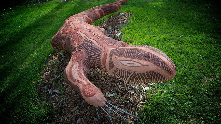 Wagirra Trail and Yindyamarra Sculpture Walk, Albury, Australia @Visit Victoria