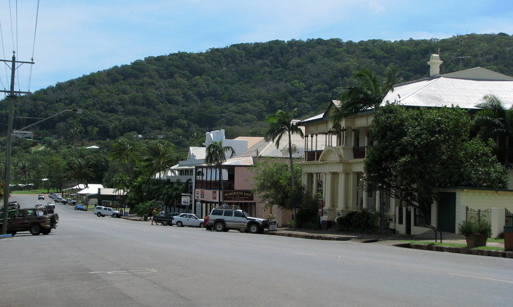 Main street in Cooktown, Australia @tanetahi