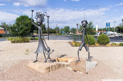 Arm Horn sculpture, Australia @Wagga City Council