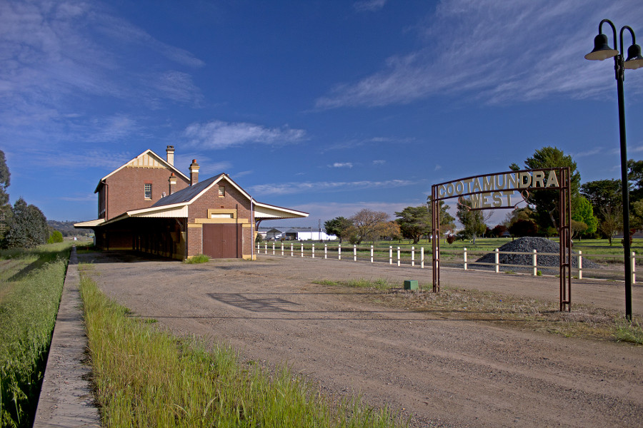 Cootamundra West railway station, Australia @Wikipedia