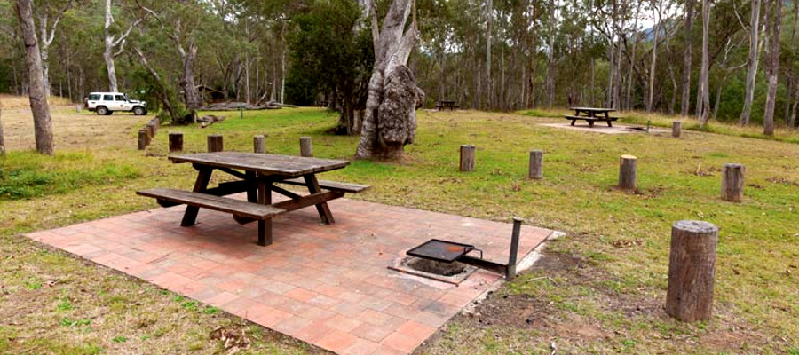 Riverside campground and picnic area, Australia @Rob Cleary